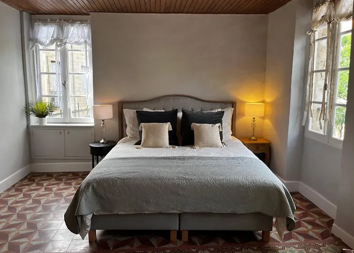 La Maison Fontaine - Light Airy In The Heart Of Pzenas *